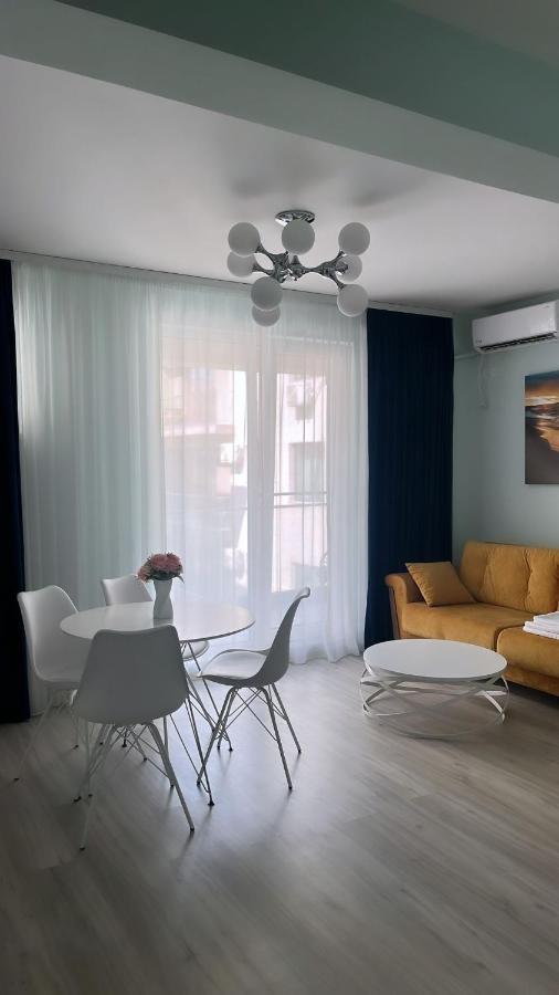 Ini Apartment Alezzi Năvodari Exteriör bild